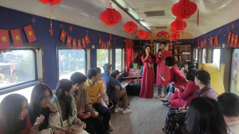 Du Xuân trên chuyến tàu kết nối di sản miền Trung