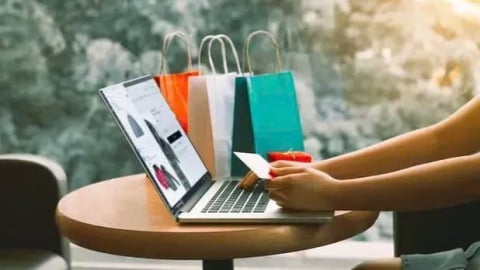 Sàn thương mại điện tử Shopee và TikTok Shop lên tiếng về việc tăng phí từ ngày 1/4