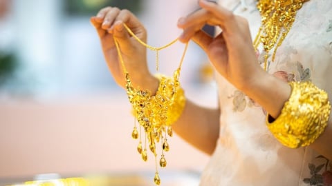 Vàng tăng phi mã, giới trẻ Trung Quốc tuyên bố 'không thể kết hôn'