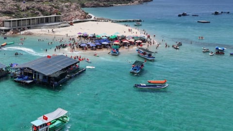 Bình Định: Mô tô nước lao vào bờ, một cháu bé thiệt mạng