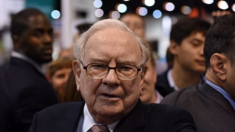 Warren Buffett chỉ trích chính sách thuế quan của ông Trump