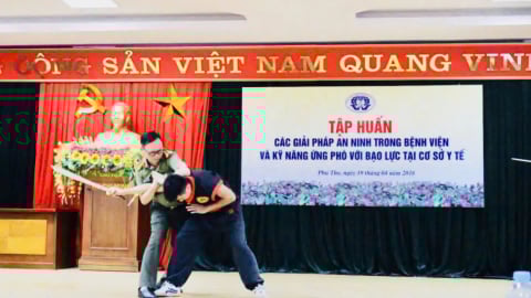 Nên tổ chức dạy võ cho y, bác sĩ để tự vệ?