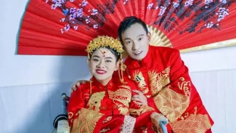 Chuyện tình cảm động của cô gái bại não 9X và chàng bác sĩ điều trị
