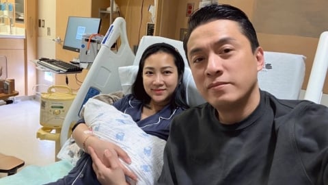 Lam Trường đón con thứ 3 ở tuổi 51 với vợ kém 17 tuổi