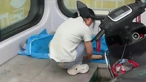 Người phụ nữ tử vong ngay trước cửa ngân hàng vì bị từ chối rút tiền 