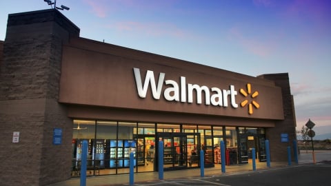 Ông Trump chỉ trích Walmart: 'Kiếm cả tỷ USD còn lợi dụng thuế quan để tăng giá'