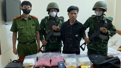Bắt đối tượng người Lào chuyển ma túy tổng hợp số lượng lớn vào Việt Nam