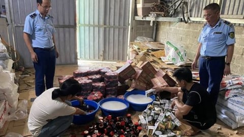 Ninh Bình: Xử phạt 18 triệu đồng hộ kinh doanh thực phẩm nhập lậu