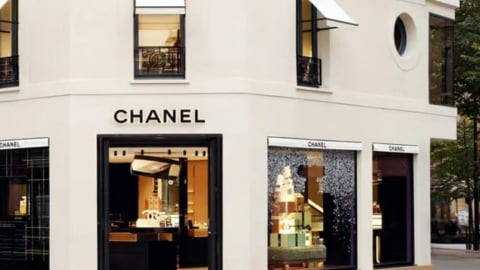 Thị trường xa xỉ chậm lại, lợi nhuận Chanel sụt giảm mạnh