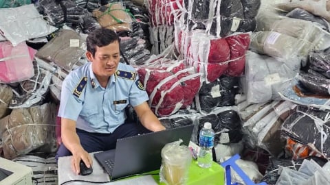 Tạm giữ số lượng lớn thực phẩm, đồ chơi không rõ nguồn gốc tại nhiều tỉnh thành