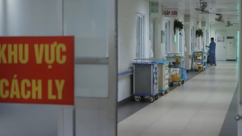 Hà Nội khuyến cáo người dân đeo khẩu trang phòng COVID-19