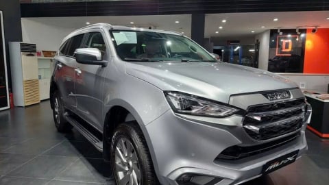 Isuzu mu-X sắp có bản mới, xe đời cũ giảm giá cả trăm triệu đồng