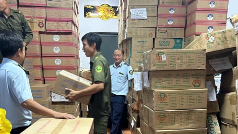 Phát hiện gần 25 tấn sữa bột nghi là hàng giả