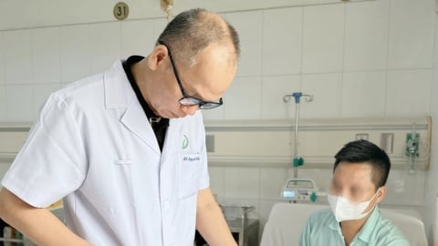 Mù mắt trái sau tiêm filler xóa nhăn trán tại spa tư nhân
