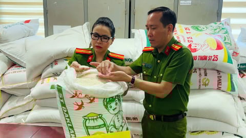 Hà Nội phát hiện 17 tấn gạo ST25 giả đội lốt ‘Ông Cua’