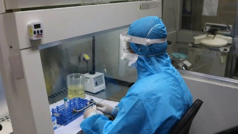 TP HCM: Ca nhiễm COVID-19 tăng nhanh, đa số do biến thể NB.1.8.1