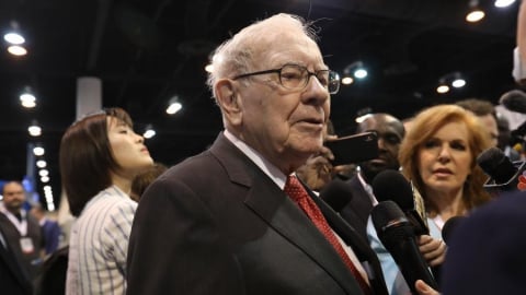 Warren Buffett gợi ý 3 thứ đáng 'vung tiền' nhất thời đại này