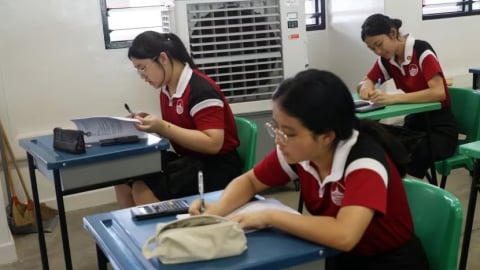 Nắng nóng kỷ lục khiến học sinh Singapore cáu gắt, mất tập trung