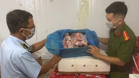 Bắt quả tang gần 4 tấn thịt nhập lậu tại kho lạnh Thịnh Phát Food