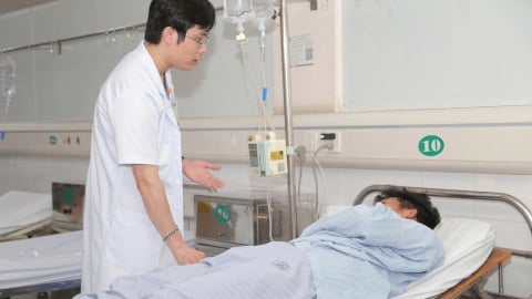 Cứu kịp thời nam thanh niên suy thận cấp, nguy kịch vì say nóng