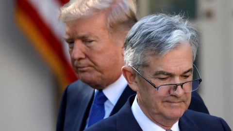 Tổng thống Trump ám chỉ thay thế Chủ tịch Fed Powell