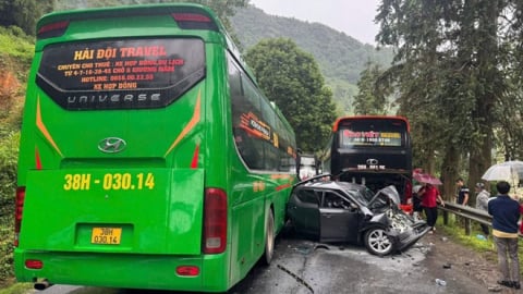 Lào Cai: Tai nạn liên hoàn trên Quốc lộ 4D, hai người bị thương