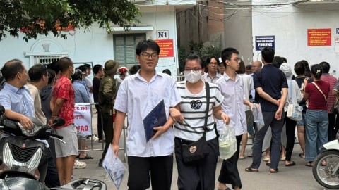 Đề thi Toán chuyên vào lớp 10 Hà Nội năm 2025