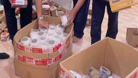 Kiên Giang: Cơ sở nghi sản xuất mỹ phẩm không rõ nguồn gốc, trộn bằng xô nhựa