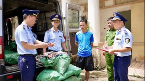 Lạng Sơn: Phát hiện 800 gói xúc xích lậu sắp tuồn ra thị trường