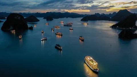 Vịnh Hạ Long tạm ngưng tàu nghỉ đêm do ảnh hưởng của bão số 1