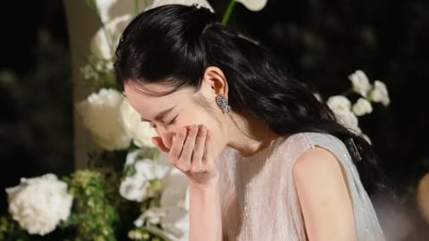 'Dâu hào môn' Hương Liên khóc khi được cầu hôn