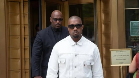 Kanye West gây chú ý khi đến ủng hộ Diddy tại phiên tòa