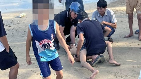 Quảng Bình: 3 trẻ suýt chết đuối ở biển Vũng Chùa, may mắn được cứu sống