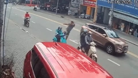 Truy tìm người đàn ông đạp ngã nữ tài xế xe ôm ở Bình Dương