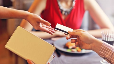 Kinh tế suy thoái, phụ nữ độc thân rộ mốt hẹn hò chỉ để được ăn miễn phí