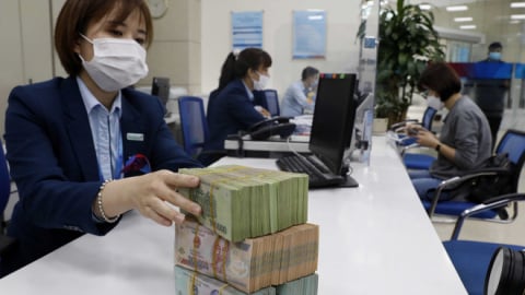 7,4 triệu tỷ đồng của người dân đổ vào ngân hàng, cao chưa từng có