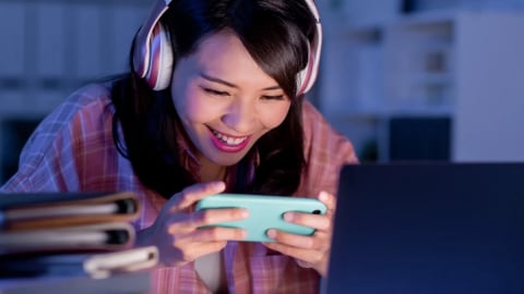 Lướt TikTok, YouTube hay Instagram quá nhiều có thực sự ‘làm thối não’?