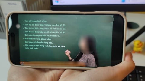 Học qua YouTube, TikTok: Lợi bất cập hại?
