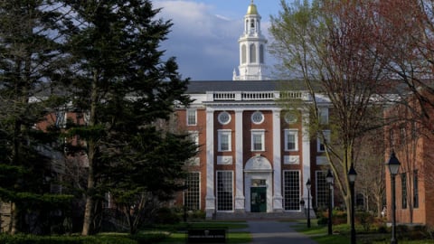 Harvard giành thắng lợi, Tổng thống Trump bất ngờ lộ tín hiệu hòa giải
