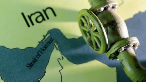 Eo biển Hormuz trước nguy cơ bị phong tỏa, giá dầu có thể tăng gấp đôi lên hơn 130 USD