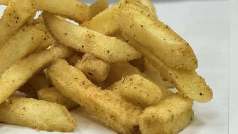 Nhật Bản thu hồi 120.000 gói snack khoai tây Trung Quốc vì chứa chất cấm