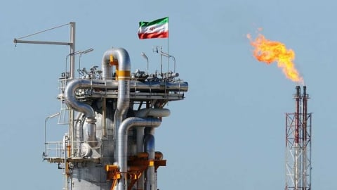 Nước cờ khó đoán của Tổng thống Trump: Vừa duy trì áp lực, vừa hé cửa cho Iran tái thiết