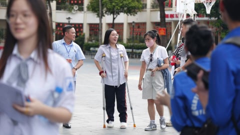 Đề thi môn Toán tốt nghiệp THPT 2025: Thí sinh sốc vì quá khó