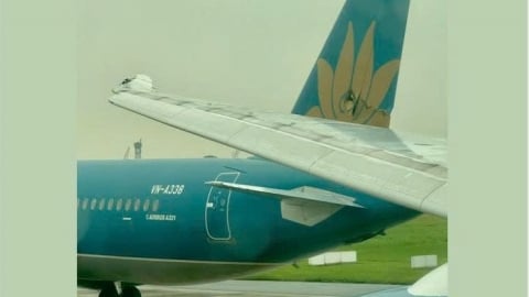 Hai máy bay Vietnam Airlines va quệt tại Nội Bài