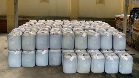 Hà Nội: Phát hiện hơn 2.600 lít nước mắm không rõ nguồn gốc 