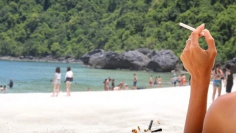 Hút thuốc ở bãi biển Pháp bị phạt lên tới 21 triệu đồng