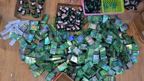 Triệt phá đường dây sản xuất gần 70.000 chai dầu gió Con Ó giả