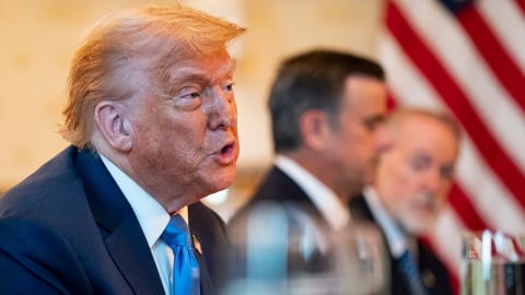 Tổng thống Trump ám chỉ khả năng thay đổi thuế quan