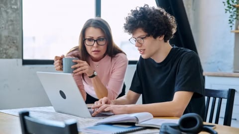 Gen Z Mỹ và bài toán tài chính: Lỗi từ giáo dục hay gia đình?