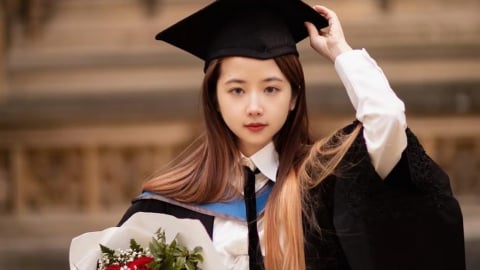 ‘Nữ thần toán học’ Oxford bị công kích vì quá xinh đẹp